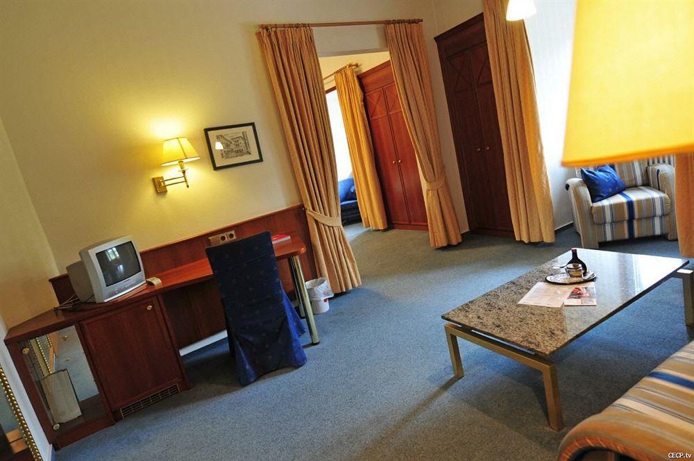Hotel Haus Reichert Баден-Баден Екстериор снимка