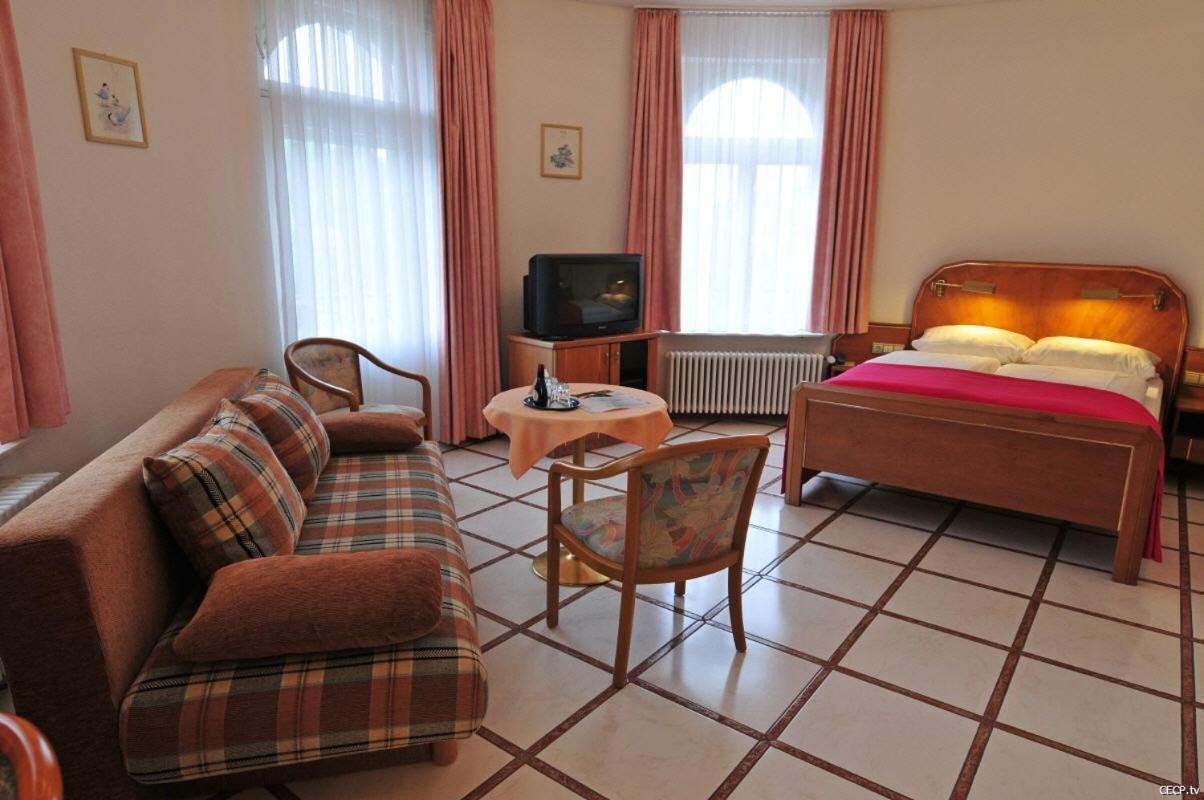 Hotel Haus Reichert Баден-Баден Стая снимка